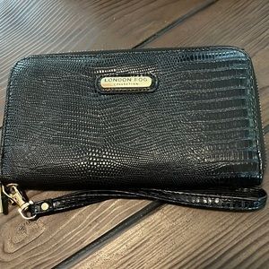 London Fog black wallet wristlet